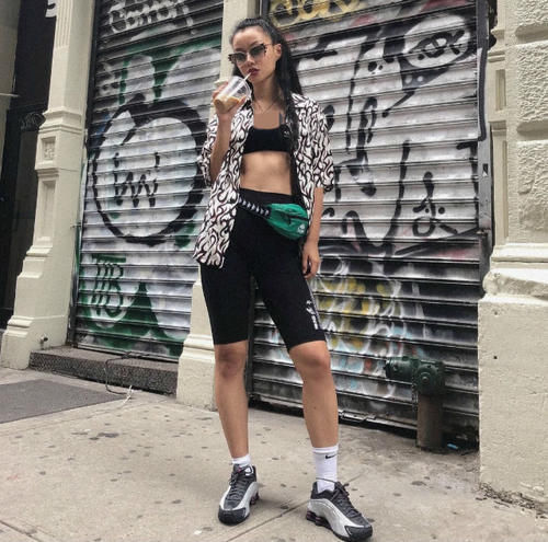 今春火了一种穿法，叫“长衫＋单车裤”，七分高调、三分潮，好美