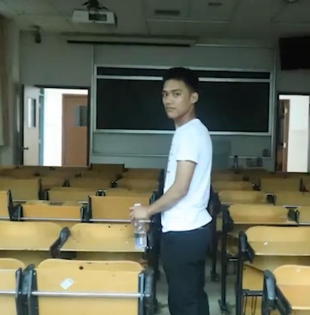 《变形计》里的农村娃,找富豪爸爸借钱被拉黑,今靠自己赚20万