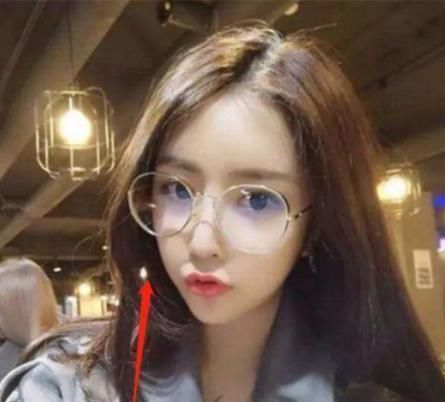 女生|脸上拥有这三个特征的女生，最适合戴眼镜，颜值高到让人心动