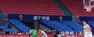 杨鸣|争议!郭艾伦遭驱逐+辽篮连续被吹,杨鸣怒了:给我往死里打
