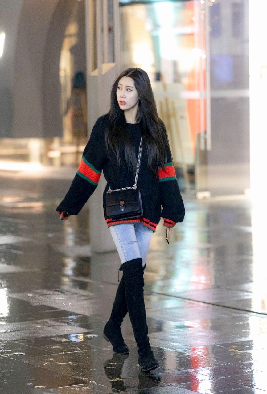 美女|长靴的优势脱颖而出,怎么会有如此好看的美女