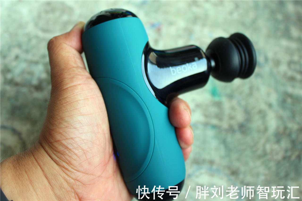 腰酸背痛|腰酸背痛腿抽筋，快用筋膜枪。舒服