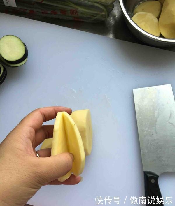 土豆换个吃法，8毛钱做1大盘，学会了做给家人，上桌全家人称赞