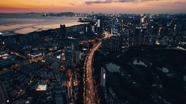 悲剧|夫妻把3岁女儿锁车里,打牌3小时酿悲剧:孩子走前已喝光车里的水