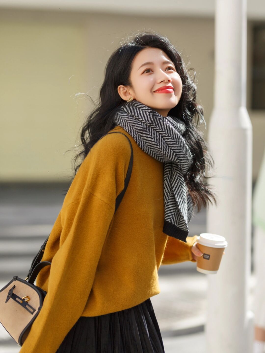 自然色|天冷了,为什么建议“毛衣搭配半身裙”,时髦精们的示范给你答案