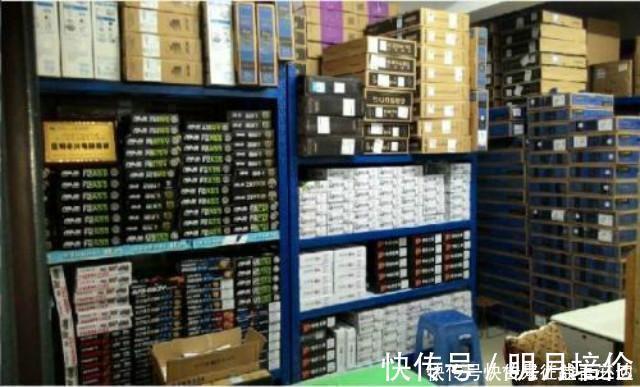 辞职|公务员辞职下海卖鸭，靠电脑配件年赚70亿，生活奢靡，酒只喝拉菲