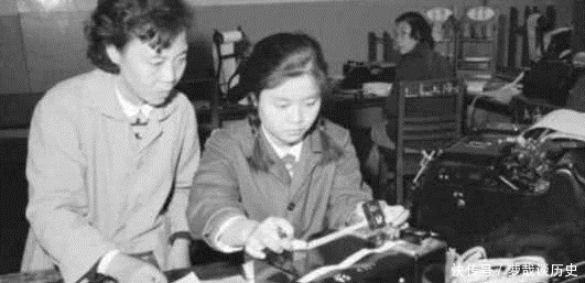 认出|抗战时我方情报被截获，日军破译后能认出所用字，连在一起后却蒙了