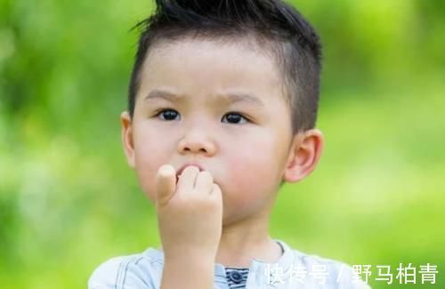 行为|孩子喜欢咬指甲,别认为是小事!这3个原因家长需了解,不要忽视