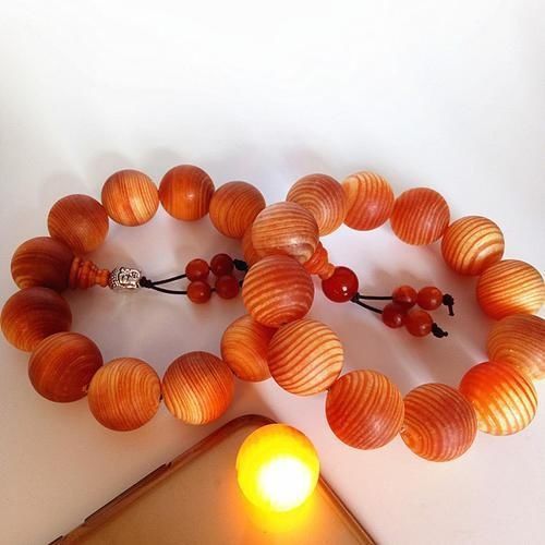 木质文玩|这种木头看上去像蜜蜡,号称“北沉香”,东北人一定见过它