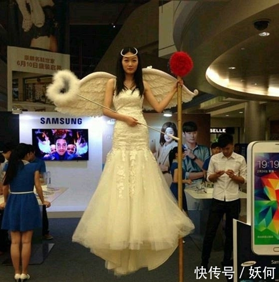 |搞笑图片幽默段子笑话:不同的人,泥浆浴效果也不同啊,哈哈