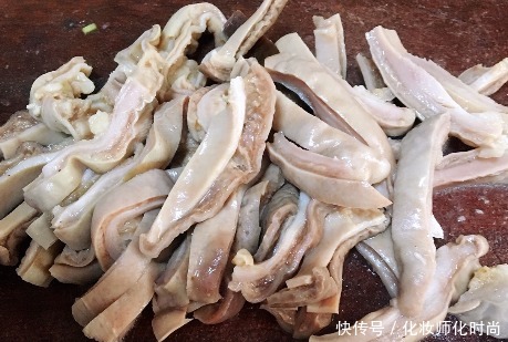 猪肚鸡汤|猪肚煮汤为什么又老又硬大厨放盐时间是关键,猪肚嫩又滑