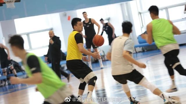 林书豪|4外援出征!北京首钢17人兵发佛山,热身赛对手曝光,冲击总冠军