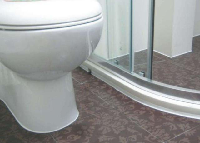 妙招|卫生间缝隙想不发黑有妙招,用这种材料代替,住几十年跟新的一样