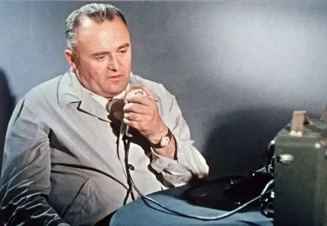 这张照片让人类首次看到地球真实面貌,阿姆斯特朗踏上月球激动人心