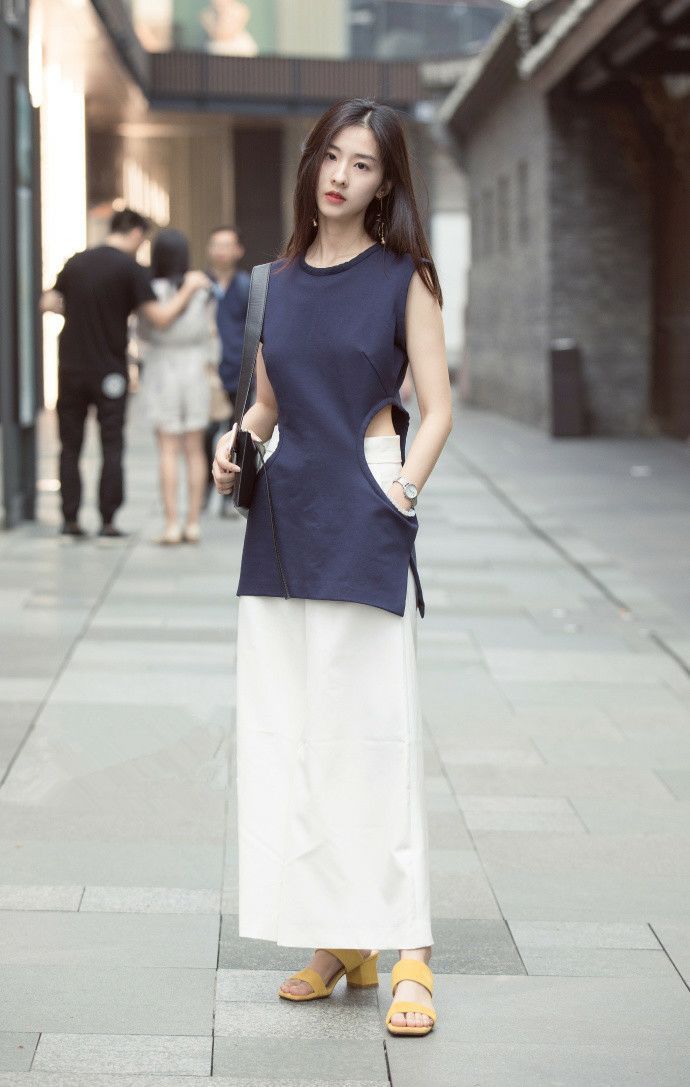 新潮|街拍:打扮时尚新潮的美女,婀娜多姿,图7的美女特别养眼