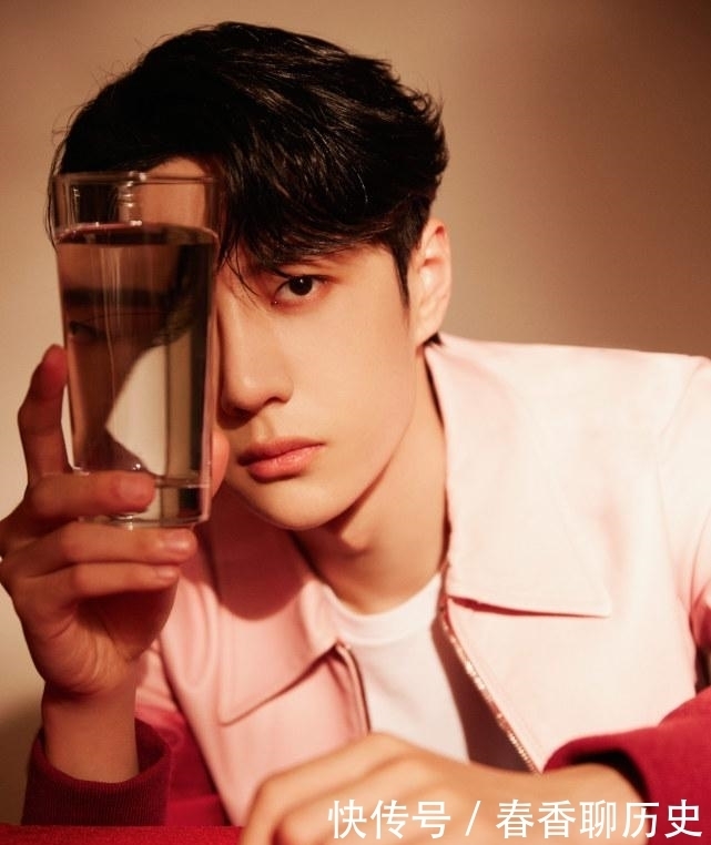 家族 王一博新代言曝光,看清另一代言人,品牌方或走“家族”路线