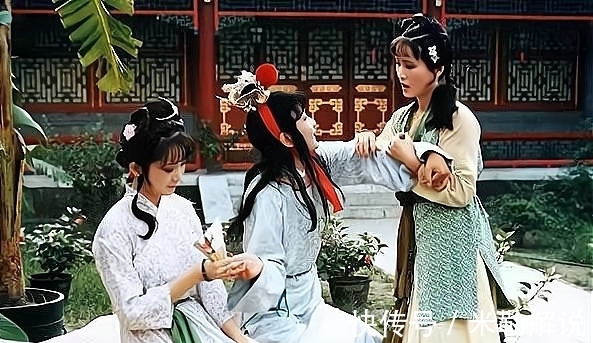 袭人#红楼梦:茜雪到底是谁?她和宝玉的乳母李嬷嬷,是什么关系