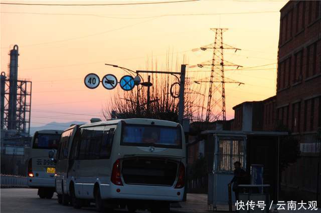 中年|曲靖：夕阳西下，断肠人在花山