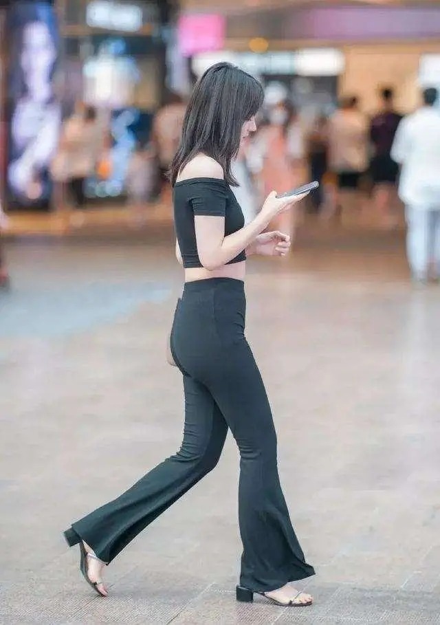 上衣 甜美系小姐姐的休闲装,短款上衣配阔腿裤,潮的不行啊!