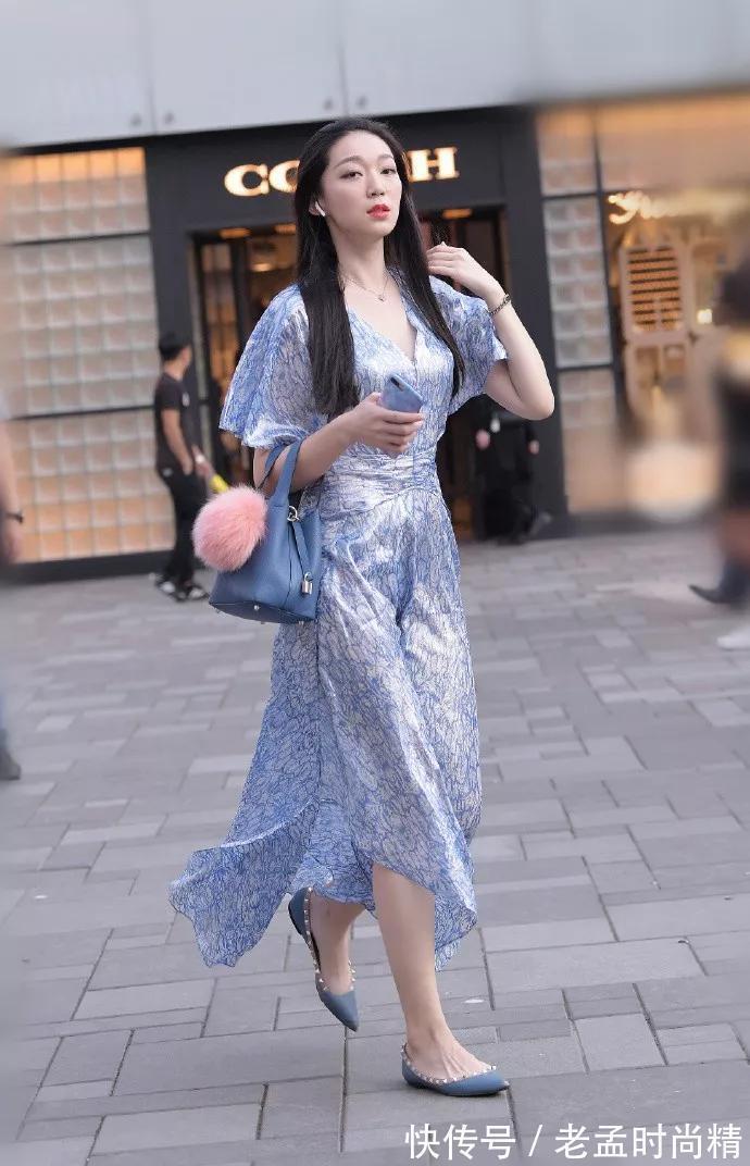 尖头高跟鞋 美女搭配一双尖头高跟鞋的话,整体给人一种名媛气质的时尚范儿