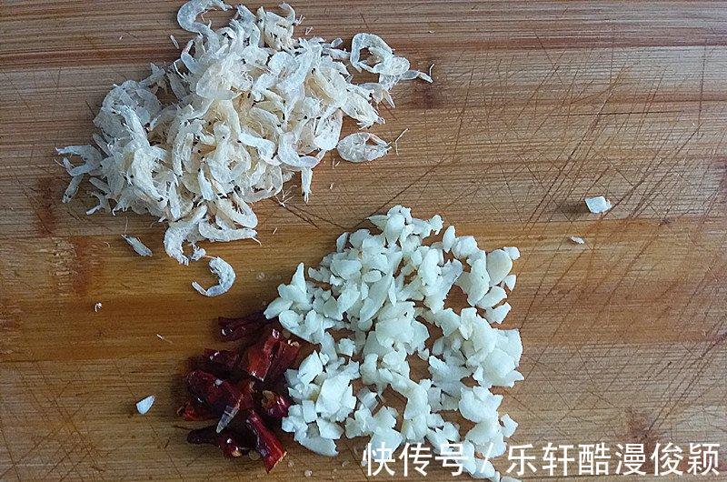 入冬吃大白菜包菜,不如多吃花菜,利肠道,炒着吃鲜香肥嫩,下饭