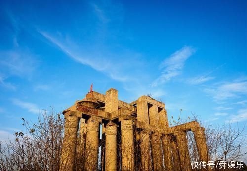 武汉最可怜的景点，烂尾14年成荒地，却因一张照片爆红