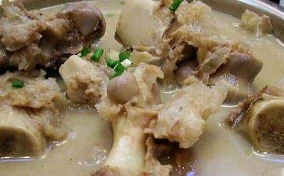 看清|请人吃28元牛骨自助,却因为没看清一行小字,结账时瞬间尴尬了