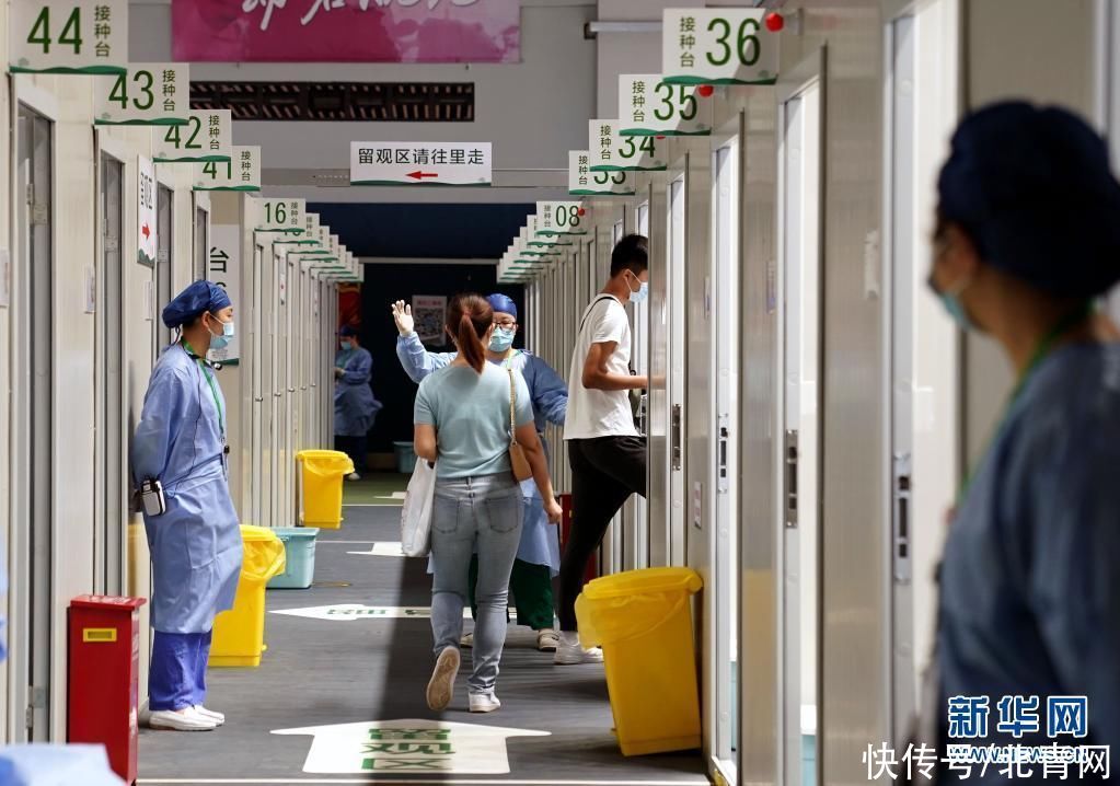 静安体育中心|新华全媒+丨上海15至17岁人群新冠疫苗接种现场“扫描”