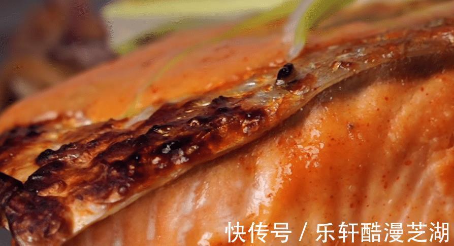 味噌三文鱼的魅力,在于它的简单方便,还有带给你的咸香美味