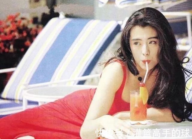 红色|完形填空从90年代火到21世纪的是____的长裙和____的头发!