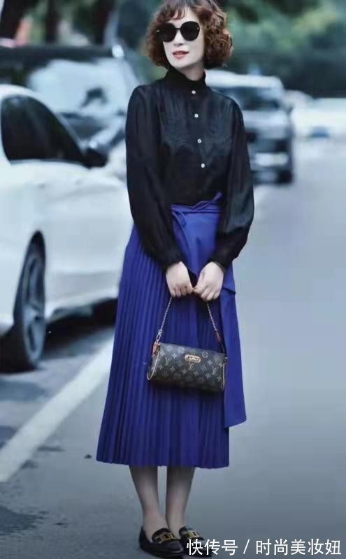 穿搭|奔五的女人甩掉“大妈感”,看这位大龄姐姐,靠穿搭显年轻又优雅