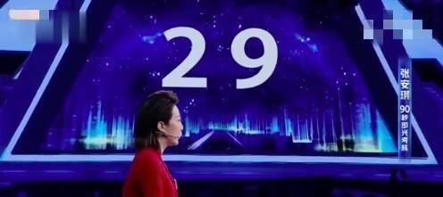 康辉的评论很尖锐,董卿教会了玩家如何表现