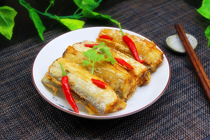 实在|带鱼这么做，连骨头都酥脆，下酒下饭还能当零食，实在太好吃了！