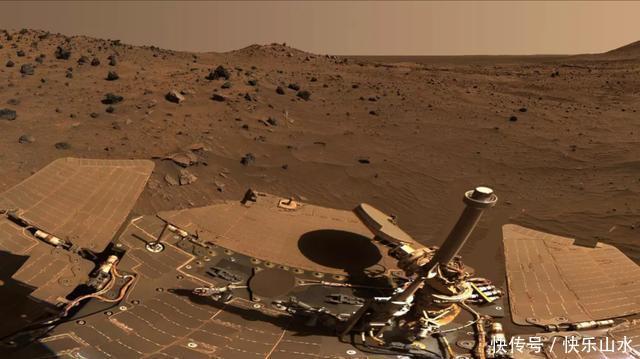 飞行器 探测器传回画面,将火星景象展现在眼前,还看到有一个小黑点