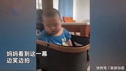 玩具车|萌娃打瞌睡“东倒西歪”，被亲妈“嘲笑”惊醒后，表情也太可爱了