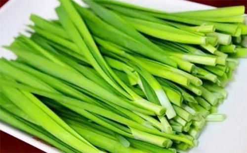 美容養顏|常吃韭菜好處多，補腎壯腰，美容養顏防癌癥，但3類人吃了反傷身