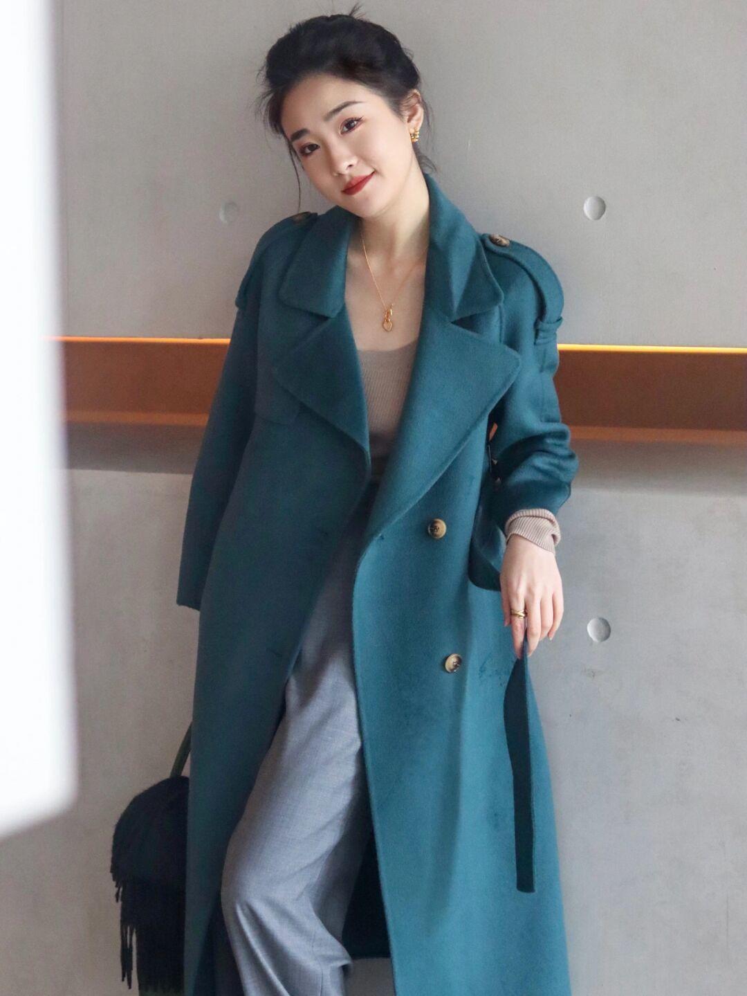 大衣 这个冬天一定要做好保暖工作,棕色羽绒服+直筒牛仔裤,休闲又百搭!