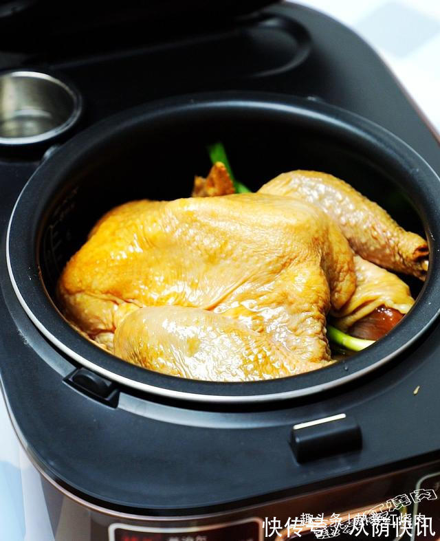 嘴馋想吃肉了,买只鸡丢进电饭煲,没想到色泽诱人香味扑鼻真好吃