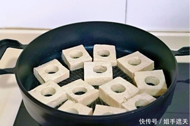 在线|豆腐加蛋,换一种“煎法”,豆腐洞里放“小蛋”,口感营养双在线