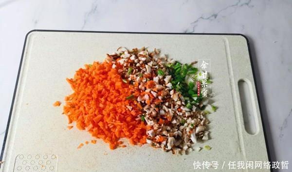 蒸出|秋冬季要多吃蔬菜粗粮,一揉一蒸出锅,是菜也是主食,好美味