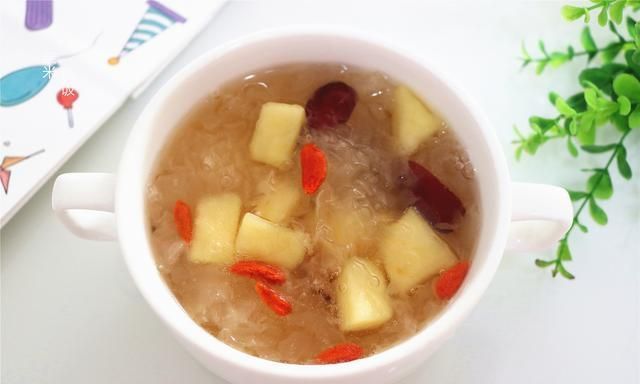 枸杞|秋冬交替,多做这汤给家人吃,清甜滋润皮肤好,增强体质身体棒