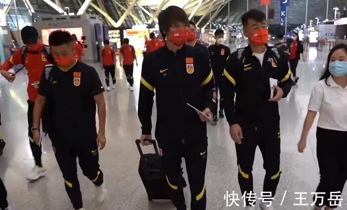 心理战|600万赢球奖要悬?对手敢如此叫阵国足,李铁的压力陡增