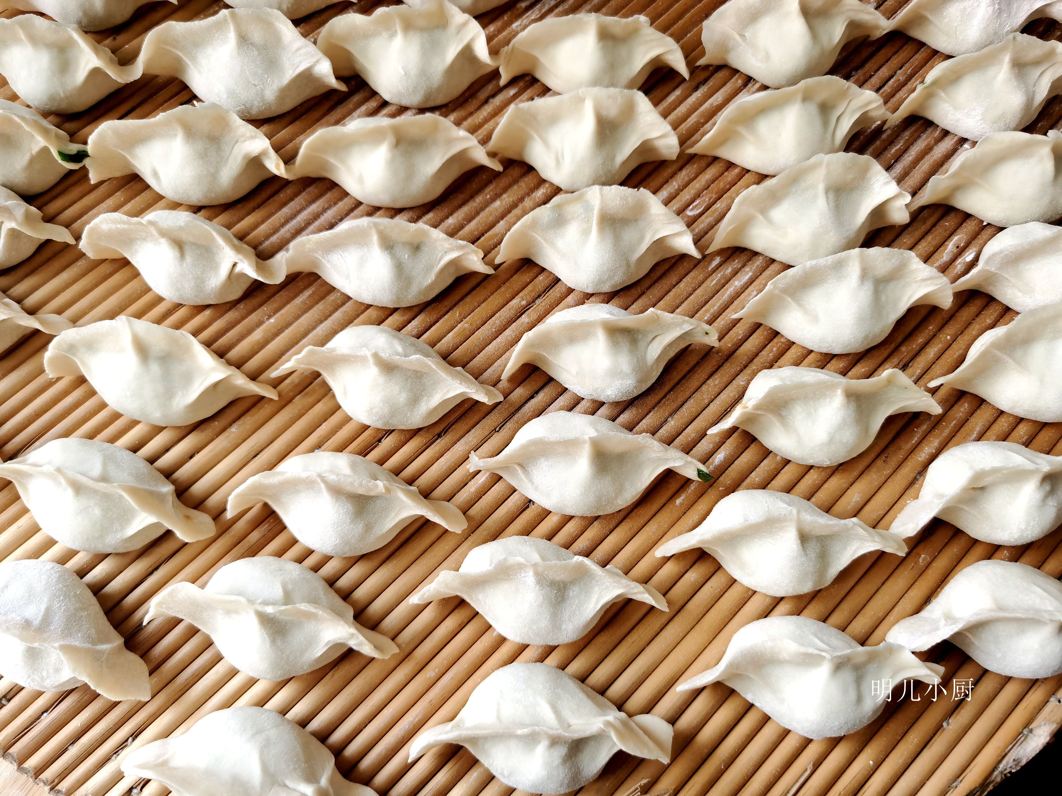 这肉六块钱一斤，不管炖炒都不好吃，唯独用来包饺子味道棒极了