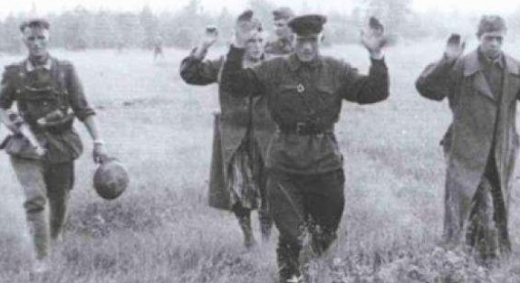 莫斯科|二战结束前夕，6万被俘德军莫斯科游街，为何引发全城高度恐慌？