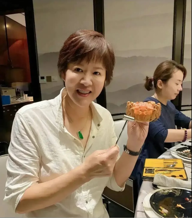 李盈莹|中国女排选帅最近进展:候选人实力弱!郎平或第三次担任主教练!