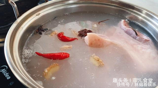  大厨|做红烧肉时，有人先焯水，有人直接炒，都错了，教你大厨做法，香