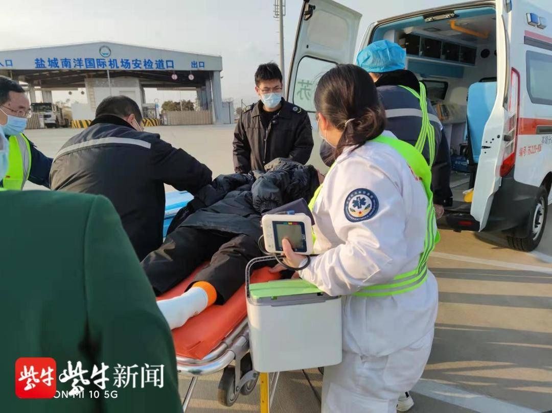 发病|旅客在飞机突然发病机场全力救助送医