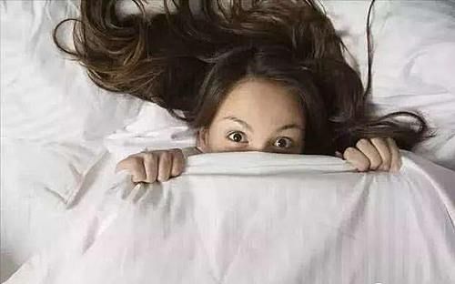 睡眠质量|建议大家:睡前往开水里悄悄放几粒,失眠没了,梦也少了,第二天人也精神了