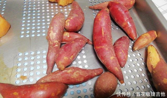 面粉|立冬后吃它正好,1块钱买一堆,与面粉一起蒸一下,轩软香甜好吃