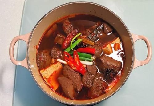 想吃麻辣火锅不用去饭店，教你简单做法，30分钟解决全家人吃火锅